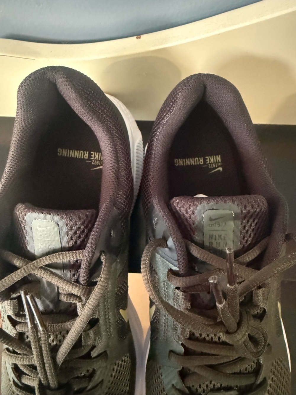 Nike Men’s swift runner 2- Olive Green size 10 - Picture 6 of 7